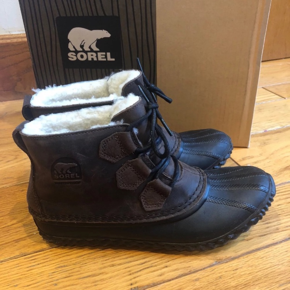 Sorel Out N About women’s boots size 8.5 LIKE NEW